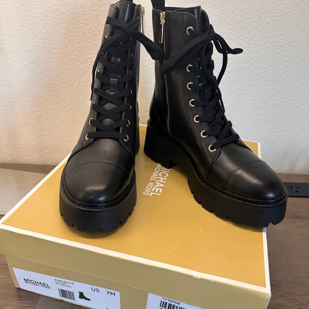 Michael Kors Blake Bootie Black Boots
Woman’s size 7